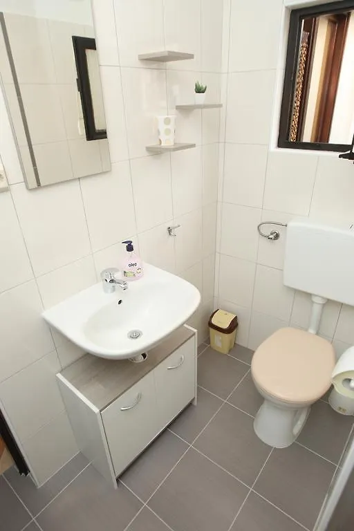 Apartment Karla Zara 0*,  Croazia