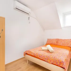 Bepina- 5 Mins From The Center Apartment Split