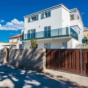 Ena Apartment