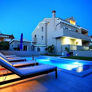 Lotos Apartment